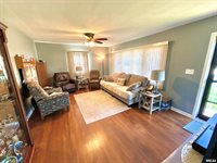 552 29TH Avenue, East Moline, IL 61244