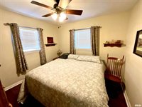 552 29TH Avenue, East Moline, IL 61244