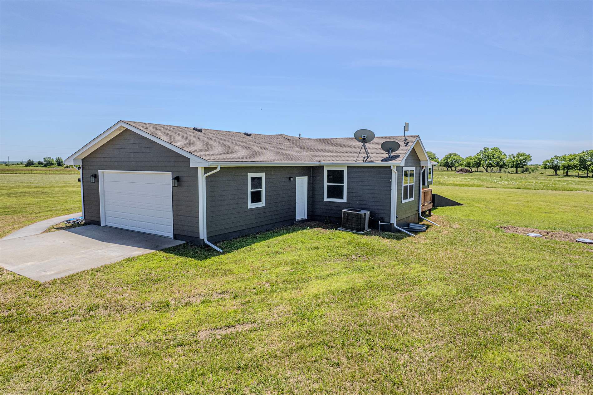 7514 Erichsen Road, Junction City, KS 66441