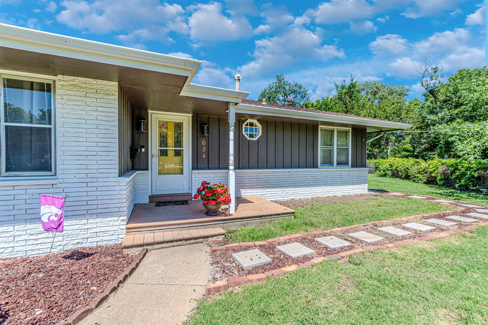 654 Rockview Road, Salina, KS 67401