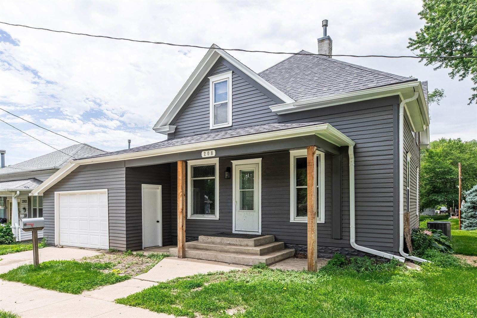 208 South 1st Avenue, Logan, IA 51546