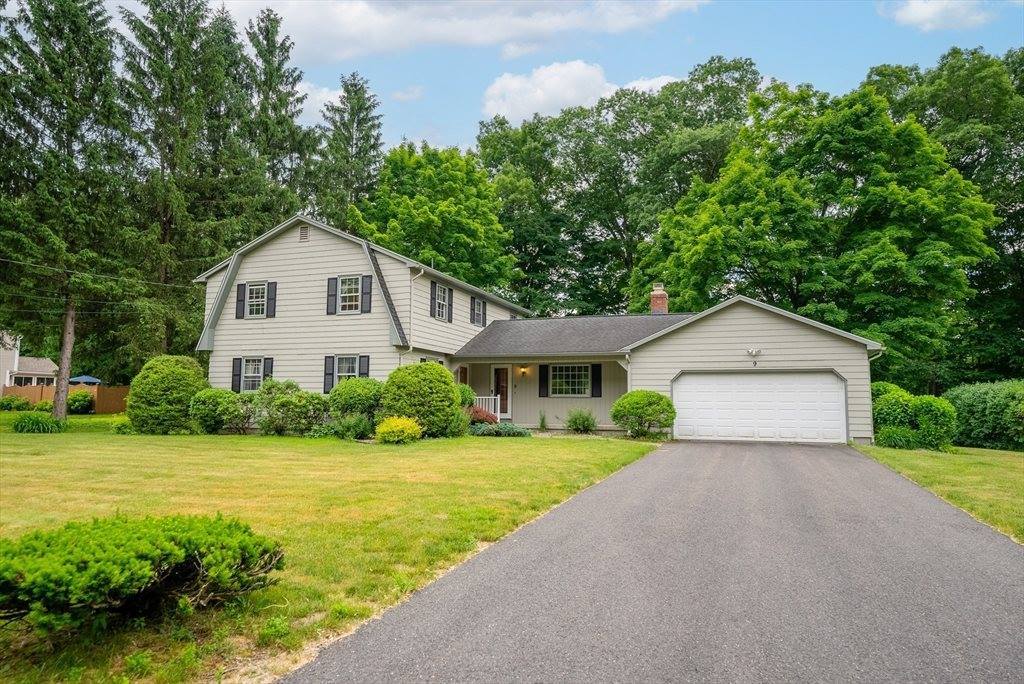 9 Old Coach Rd, Wilbraham, MA 01095