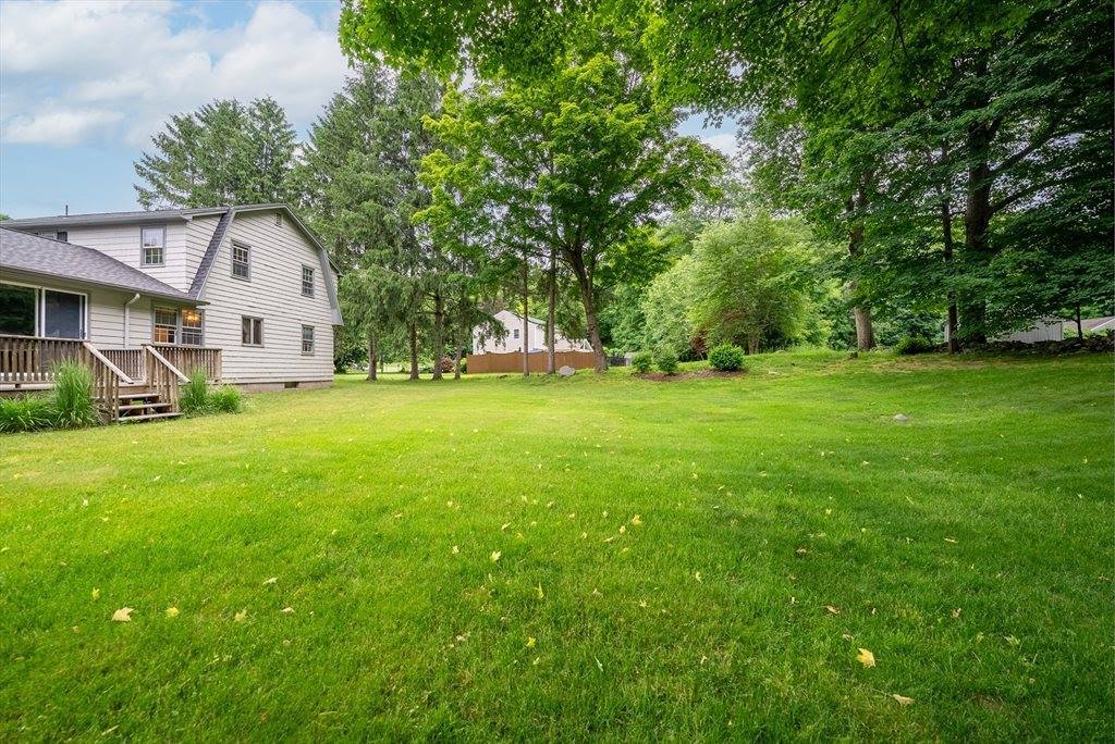 9 Old Coach Rd, Wilbraham, MA 01095