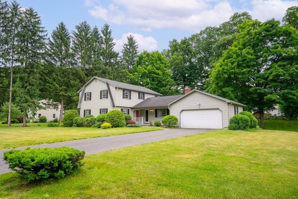 9 Old Coach Rd, Wilbraham, MA 01095