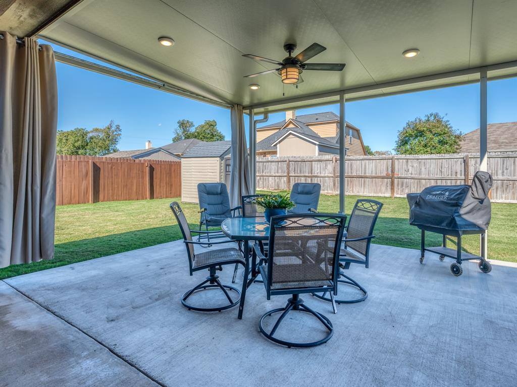 401 Laura Lane, Chandler, TX 75758