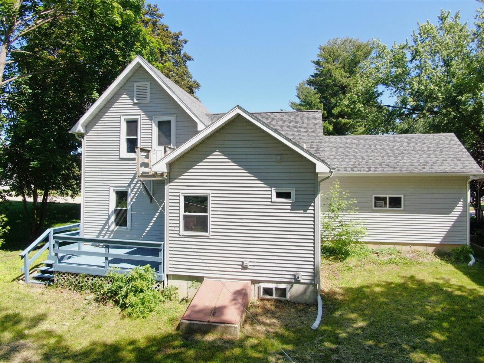 106 West Maple Ave, Lime Ridge, WI 53942