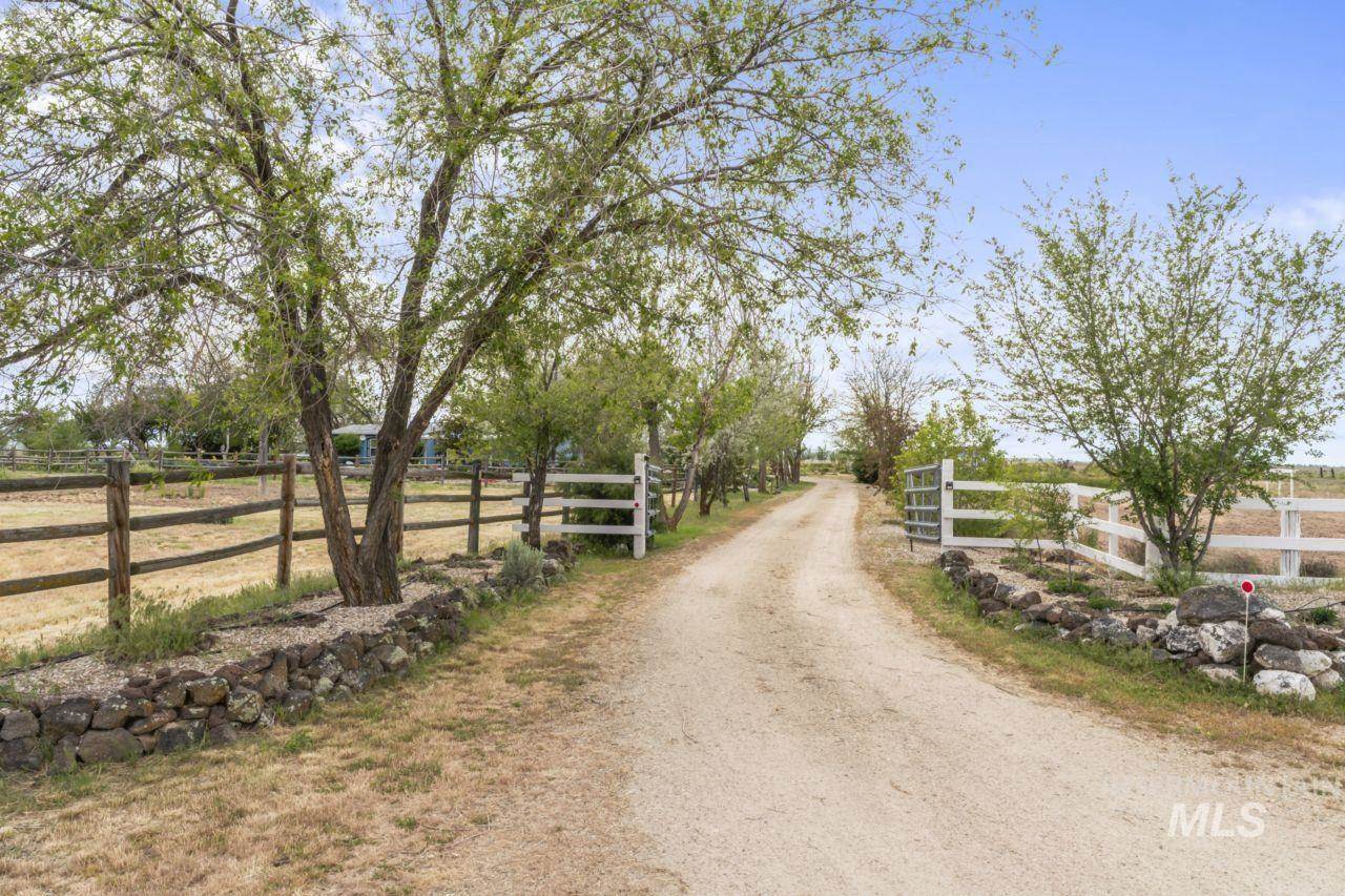 18071 S Broken Sky Ln, Kuna, ID 83634