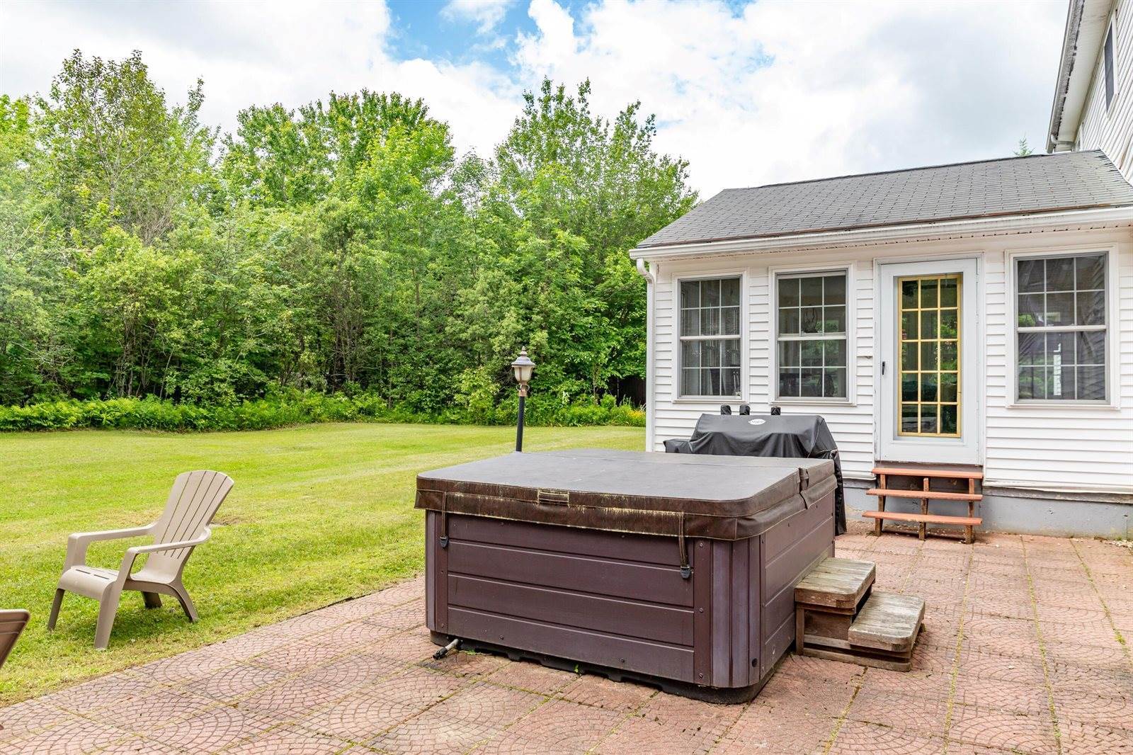 12 Surrey Lane, Hampden, ME 04444