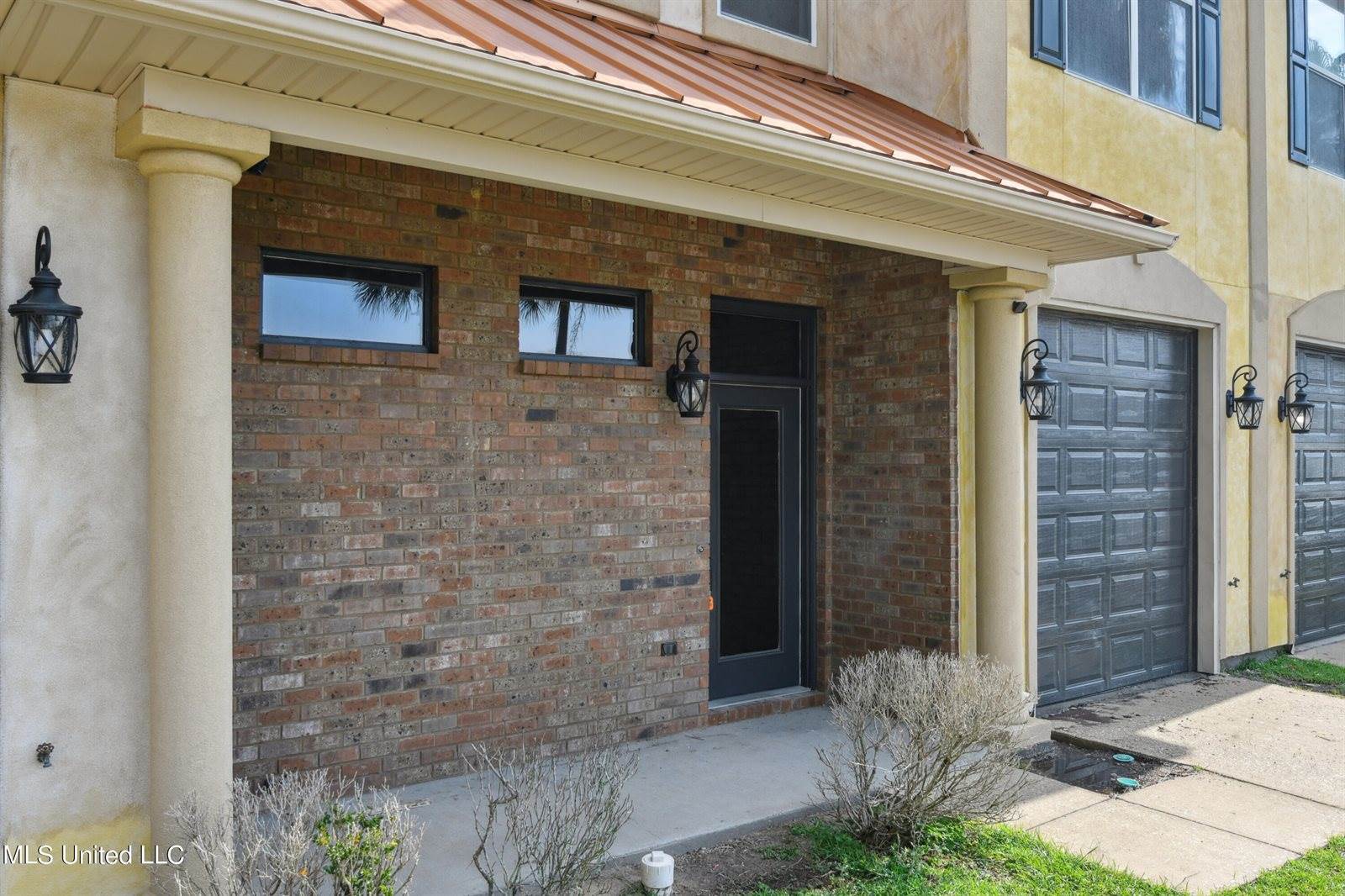 313 Capri Place, Ocean Springs, MS 39564