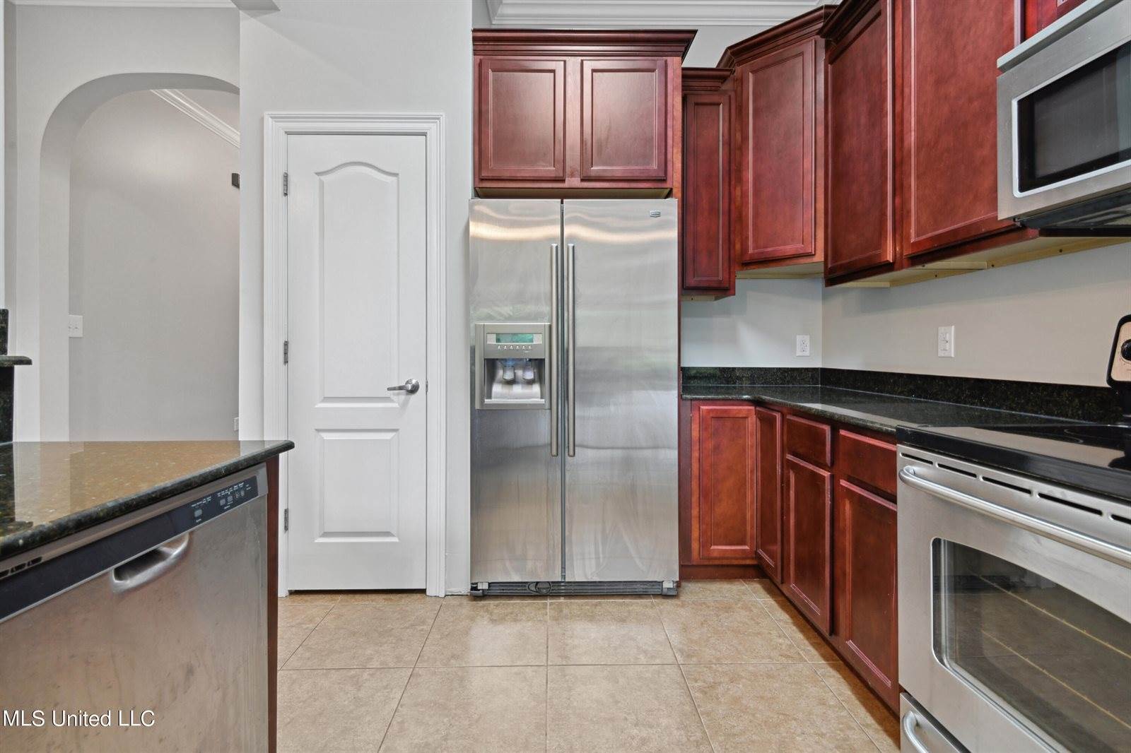 313 Capri Place, Ocean Springs, MS 39564