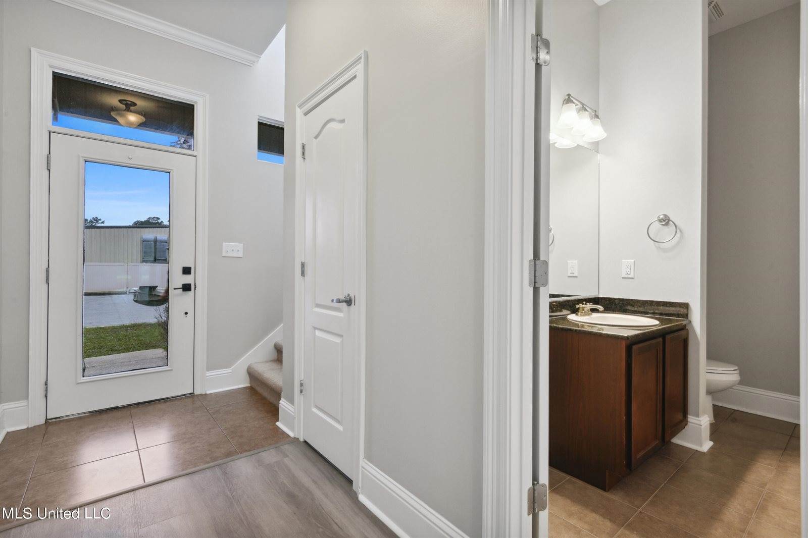 313 Capri Place, Ocean Springs, MS 39564