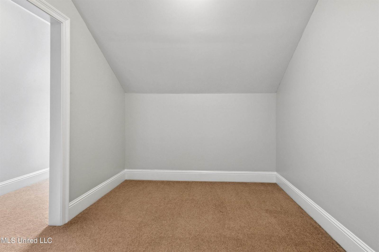 313 Capri Place, Ocean Springs, MS 39564