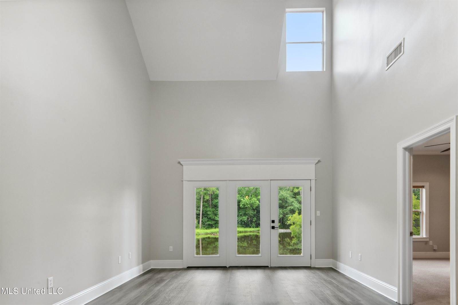 313 Capri Place, Ocean Springs, MS 39564