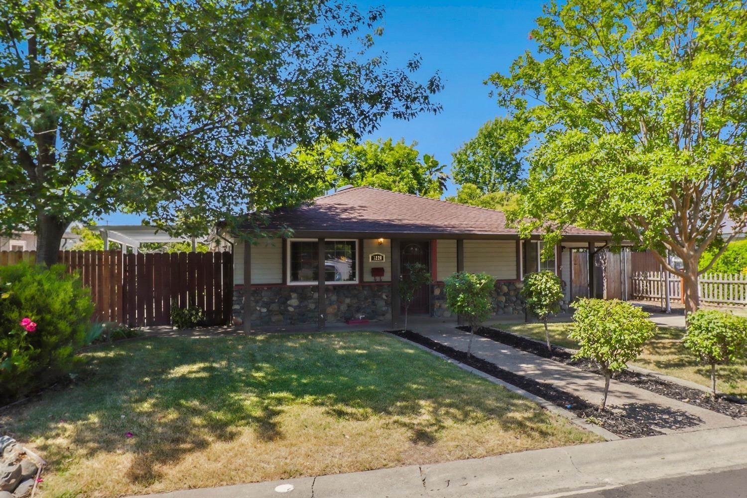 3228 Windsor Drive, Sacramento, CA 95864