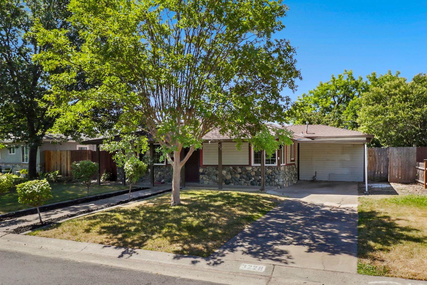 3228 Windsor Drive, Sacramento, CA 95864