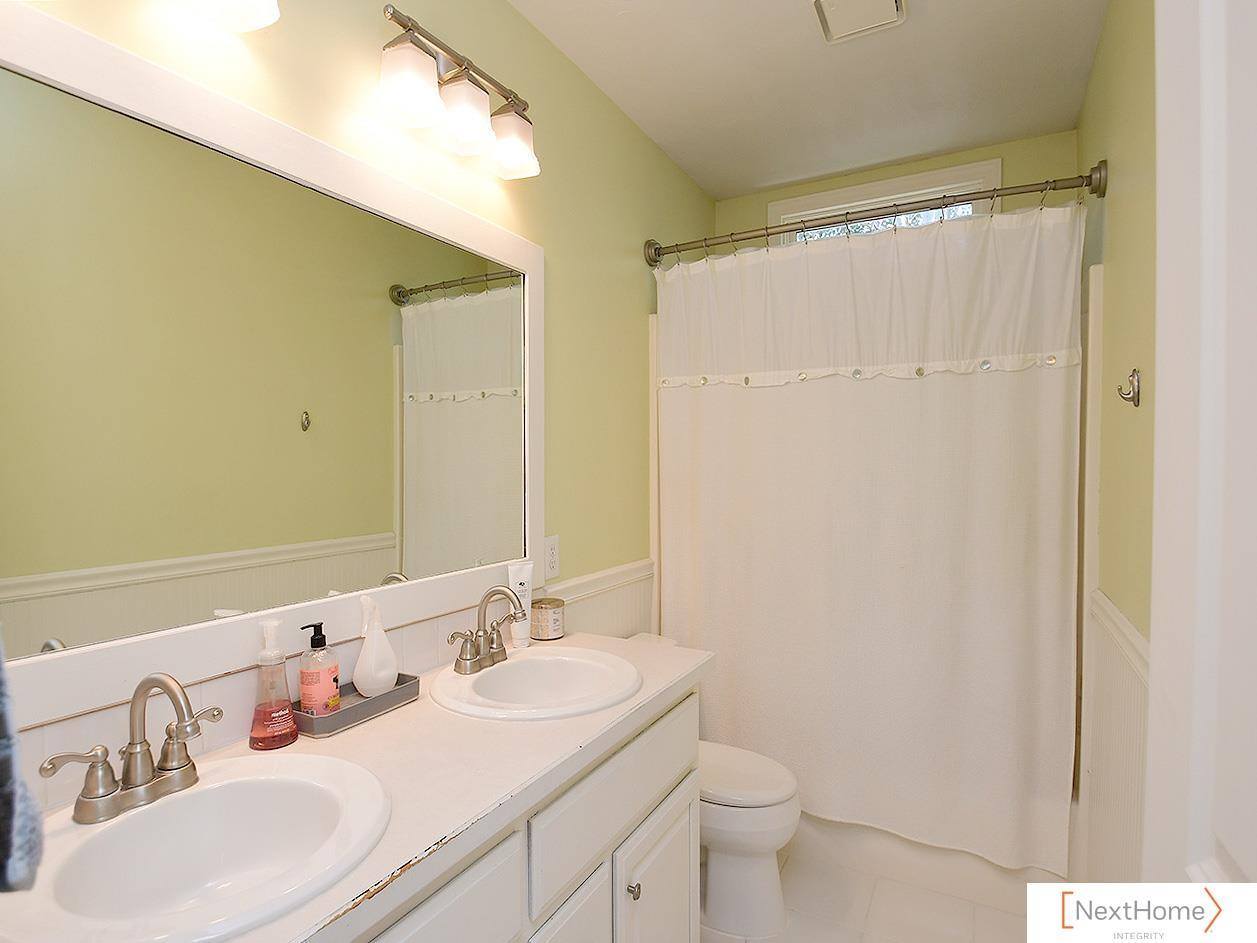 4320 Red Deer Drive, Lincoln, NE 68516