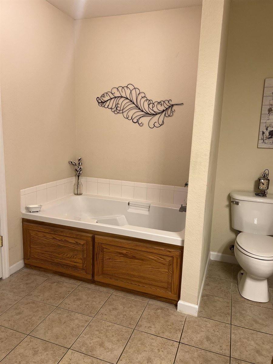 1003 Cedar Creek Dr, Rossville, GA 30741