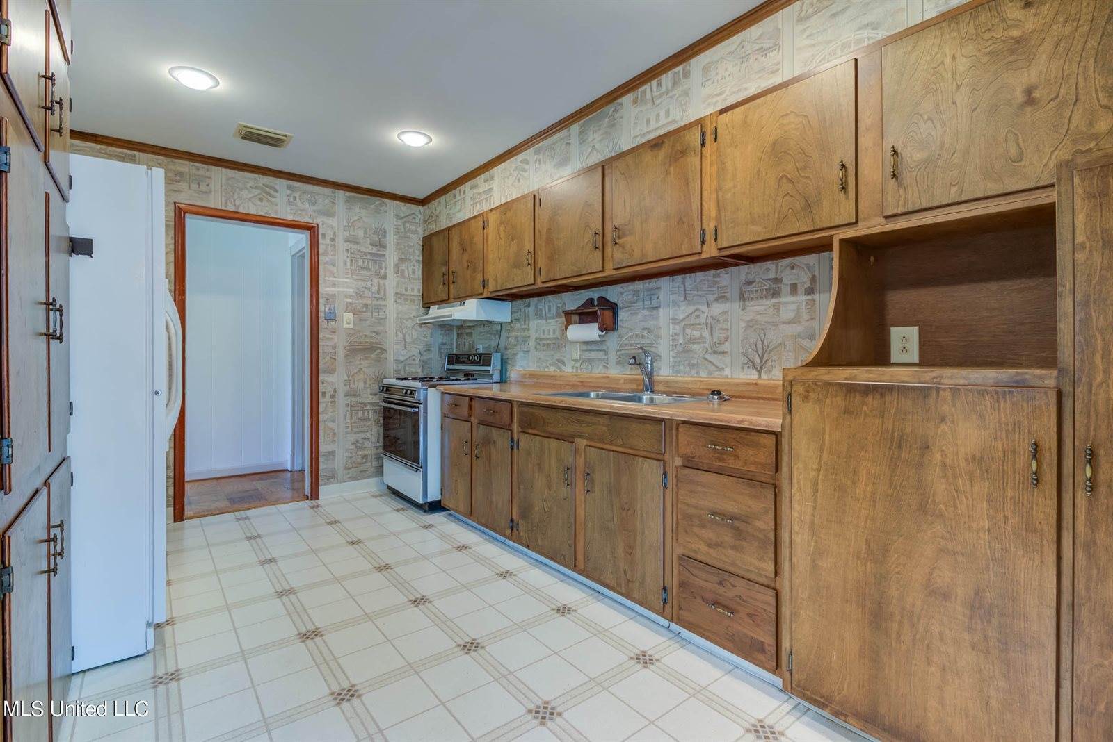 2202 North Street, Gulfport, MS 39507