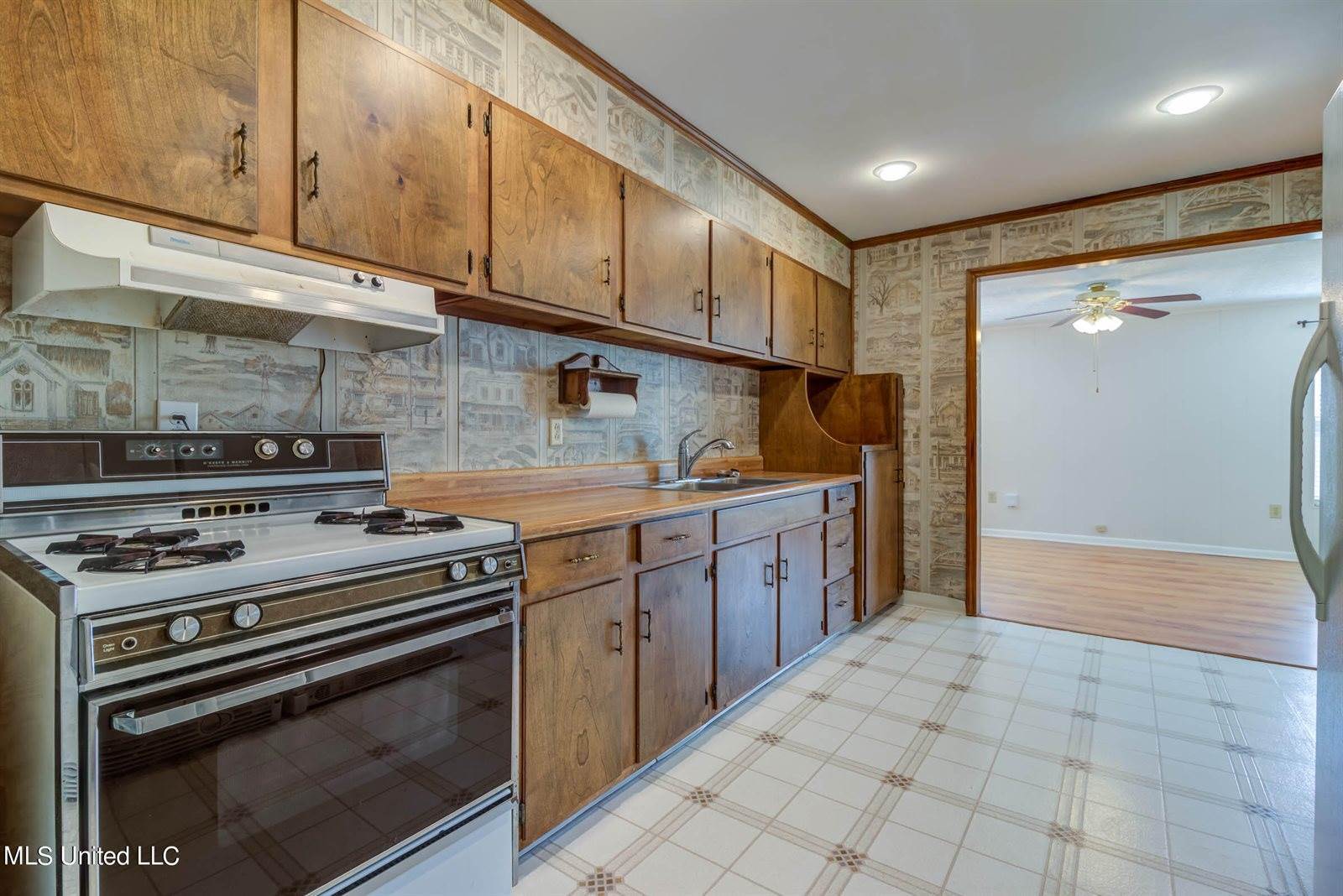 2202 North Street, Gulfport, MS 39507