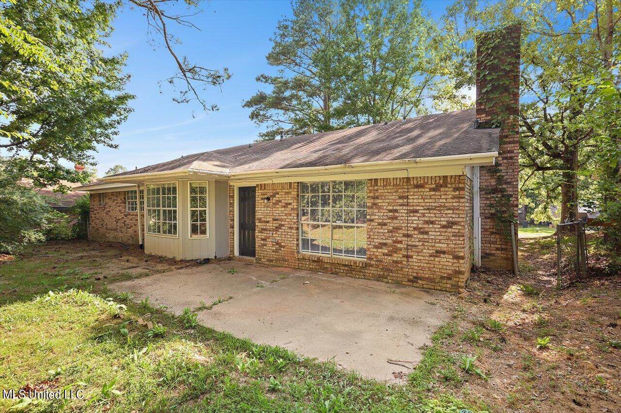 2128 Thousand Oaks Drive, Jackson, MS 39212