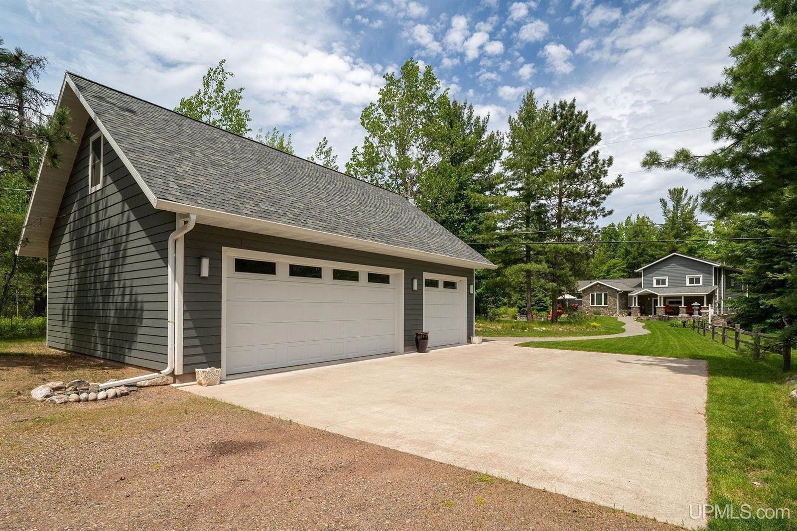 879 Lakewood Lane, Marquette, MI 49855