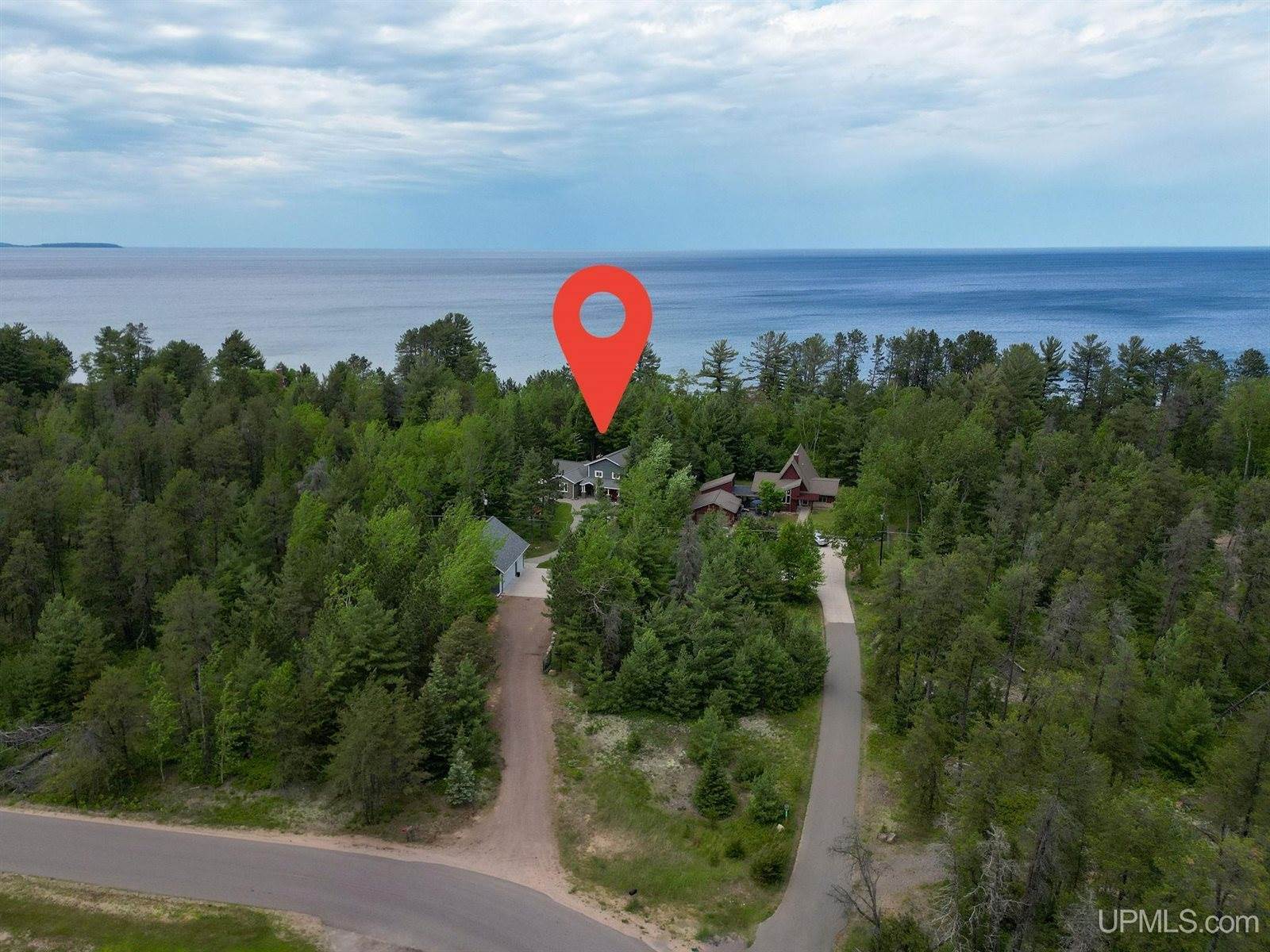 879 Lakewood Lane, Marquette, MI 49855