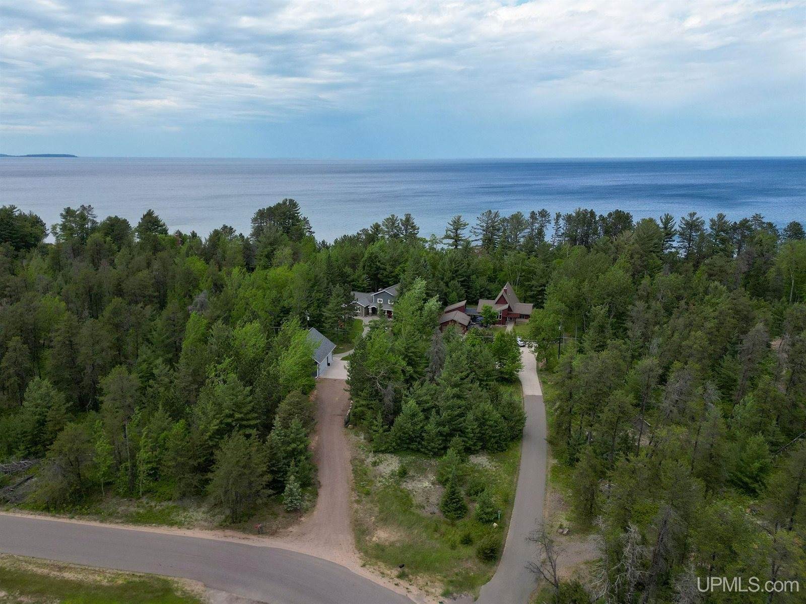 879 Lakewood Lane, Marquette, MI 49855