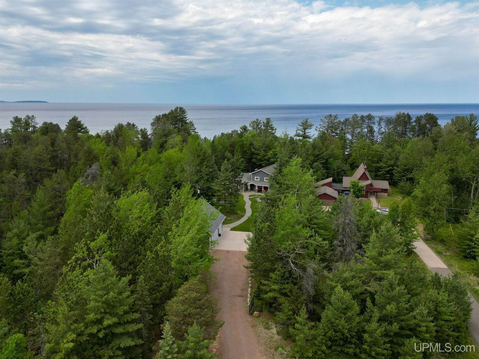 879 Lakewood Lane, Marquette, MI 49855