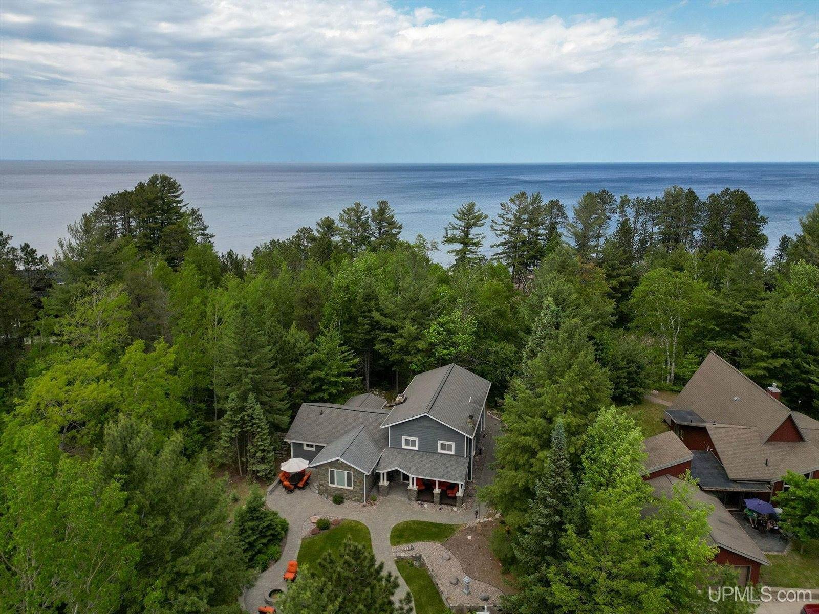 879 Lakewood Lane, Marquette, MI 49855