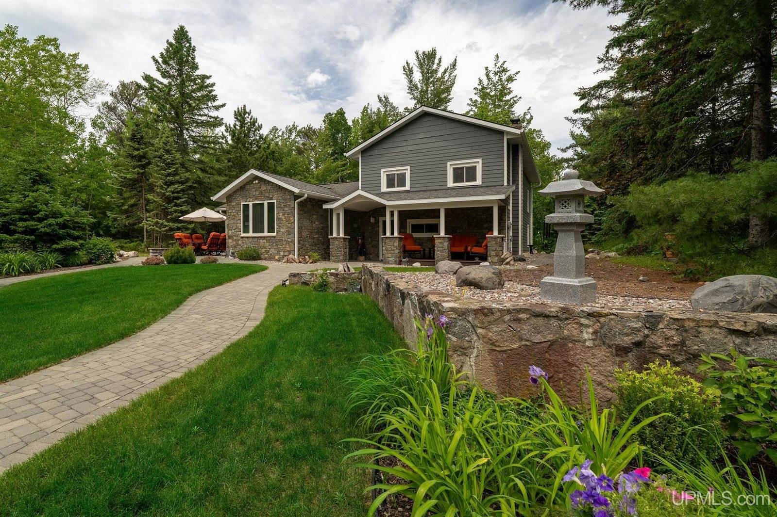 879 Lakewood Lane, Marquette, MI 49855