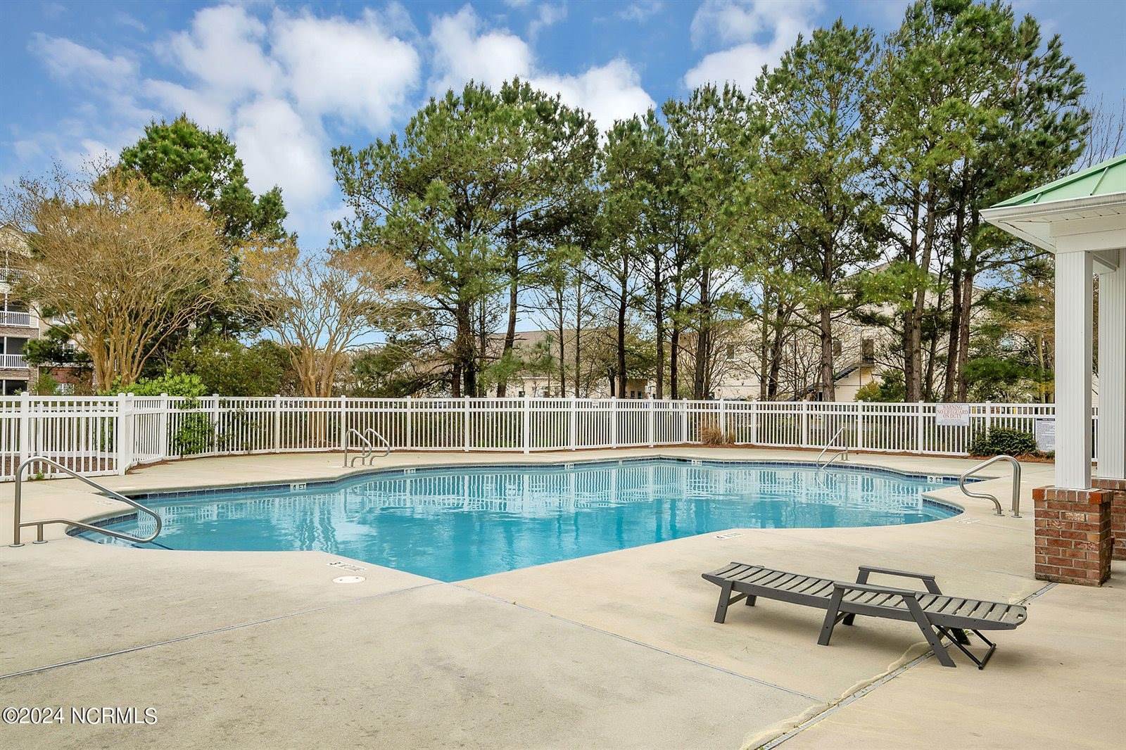 300 Gateway Condos Drive, Surf City, NC 28445