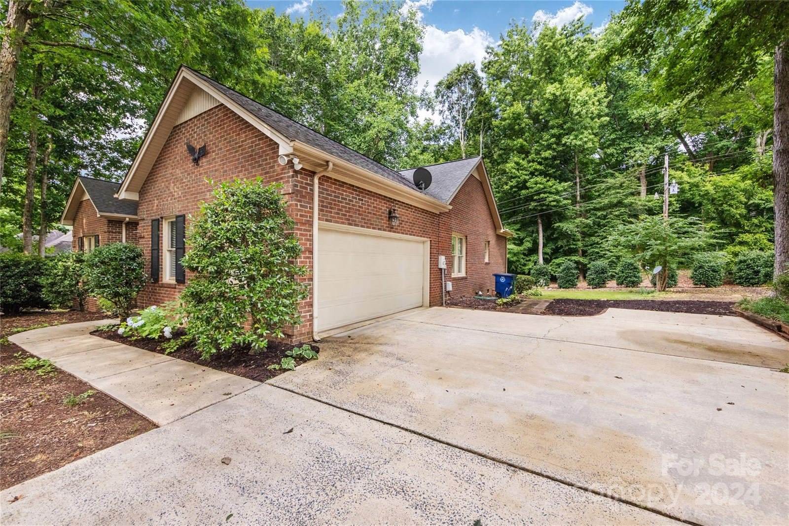 3418 Shadow Lake Lane, Matthews, NC 28104