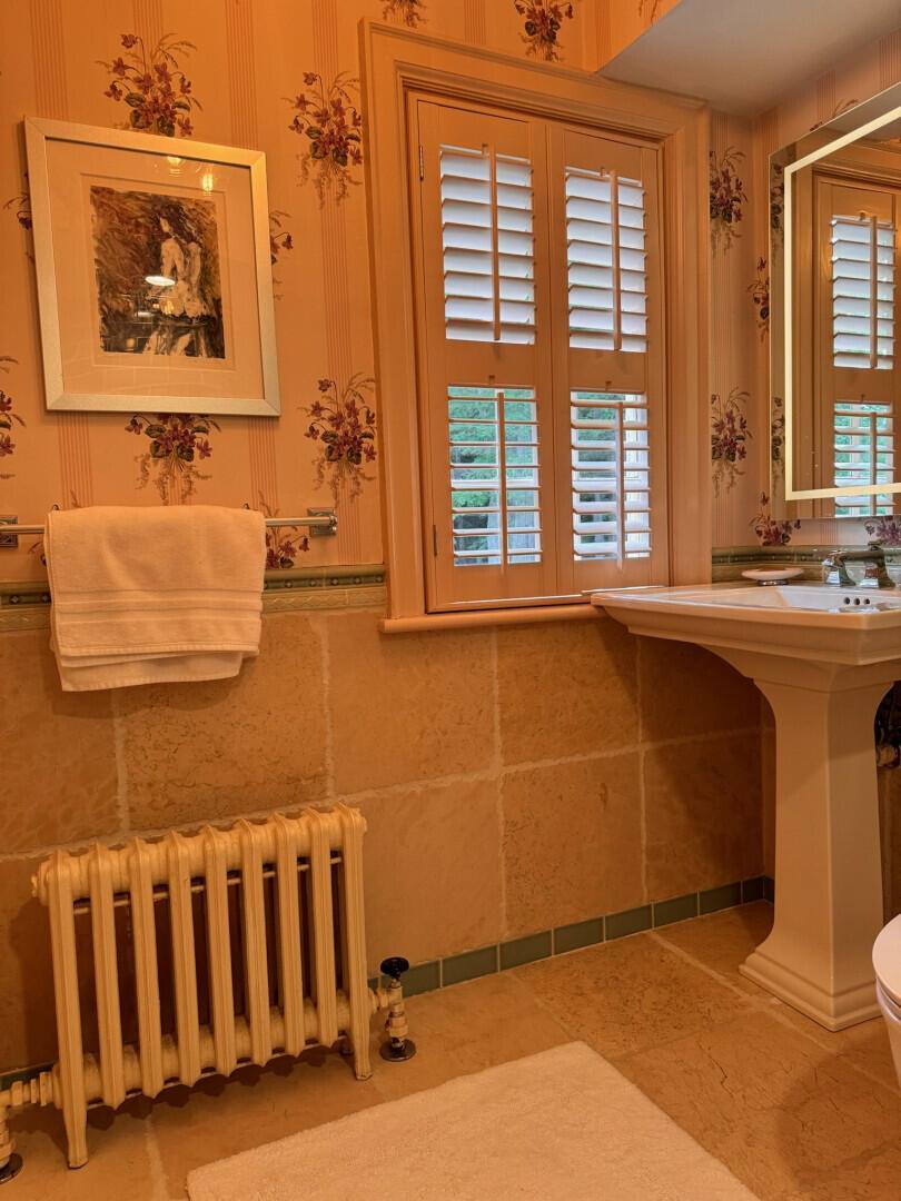 180 Park Ln, Hot Springs, VA 24445