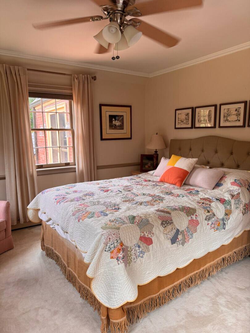 180 Park Ln, Hot Springs, VA 24445