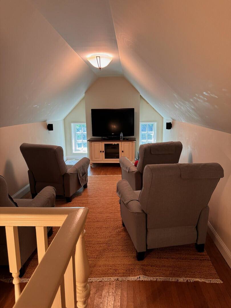 180 Park Ln, Hot Springs, VA 24445