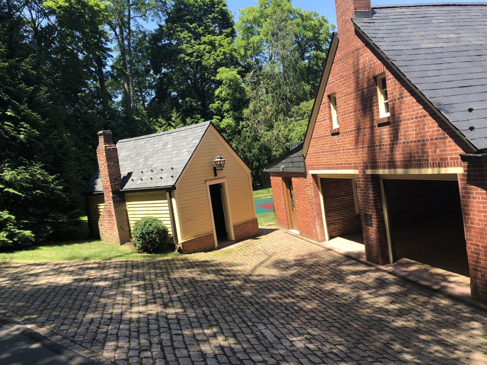 180 Park Ln, Hot Springs, VA 24445