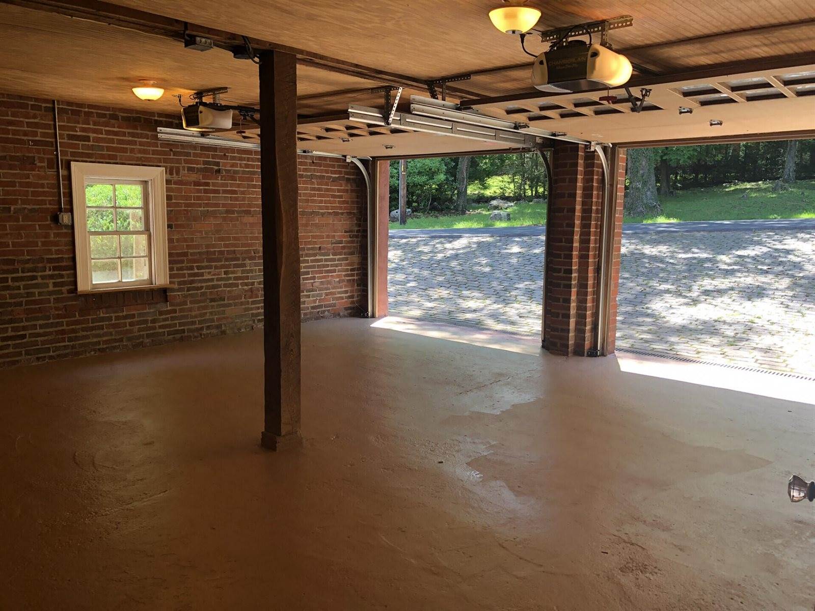 180 Park Ln, Hot Springs, VA 24445