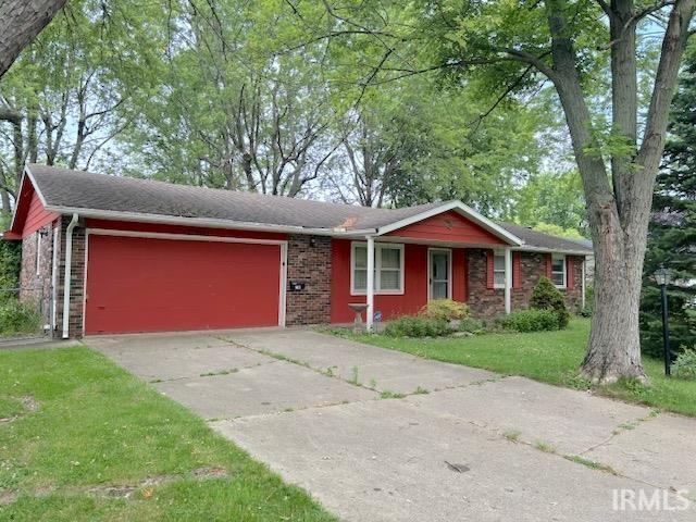 2301 N Old Towne Lane, Muncie, IN 47304