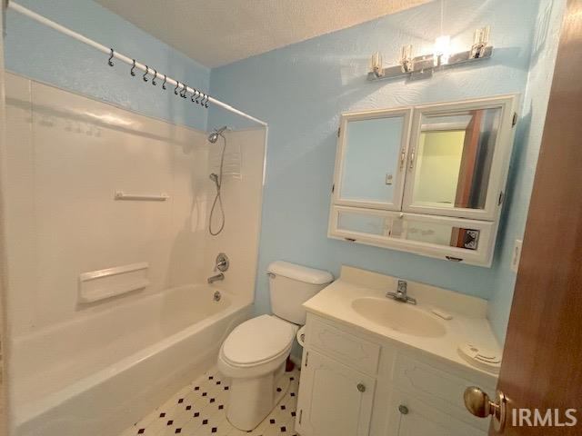 2301 N Old Towne Lane, Muncie, IN 47304