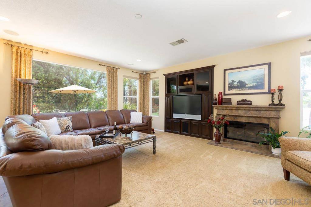 2054 Amparo Ct, Escondido, CA 92025