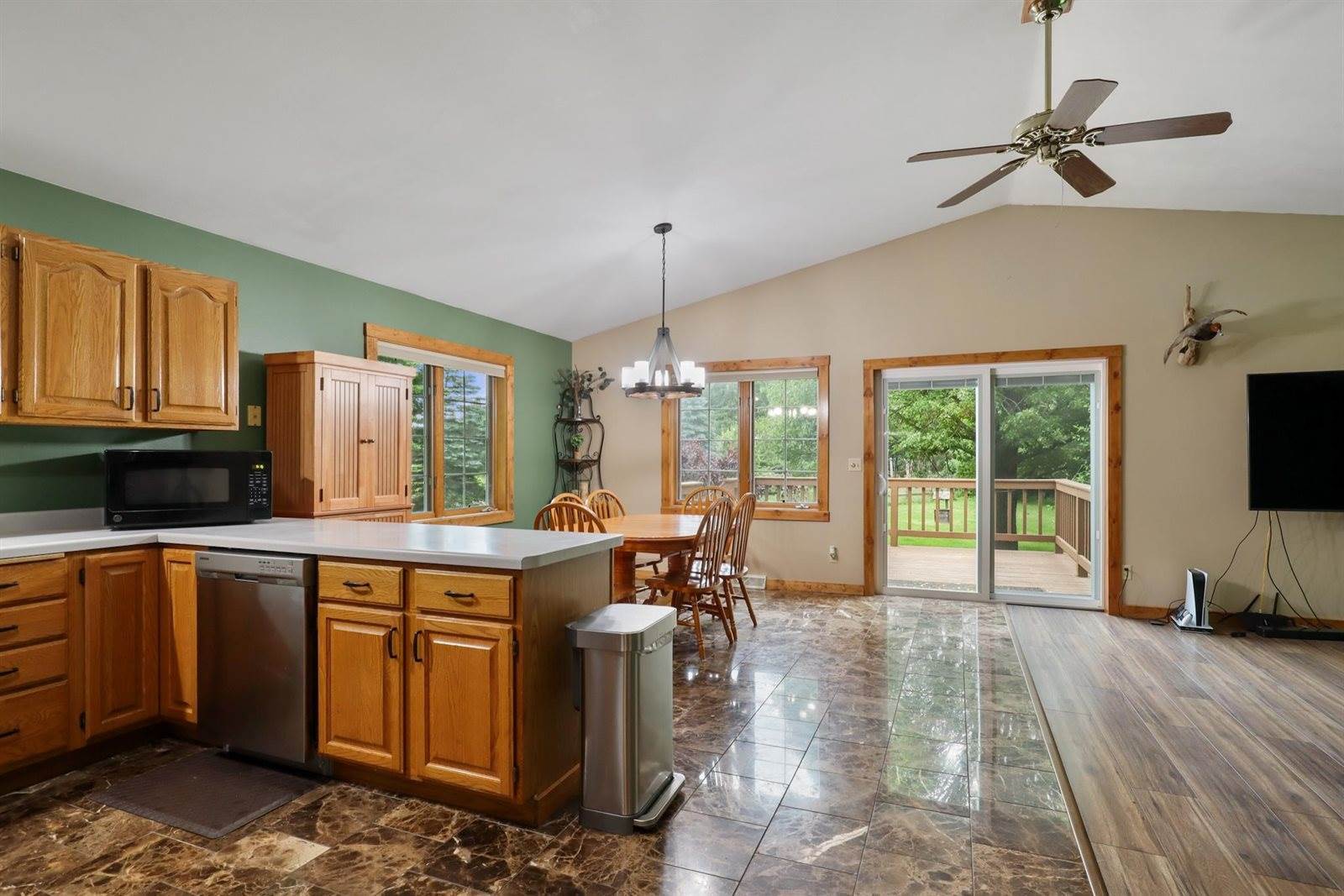 204445 Lake Drive, Rosholt, WI 54473