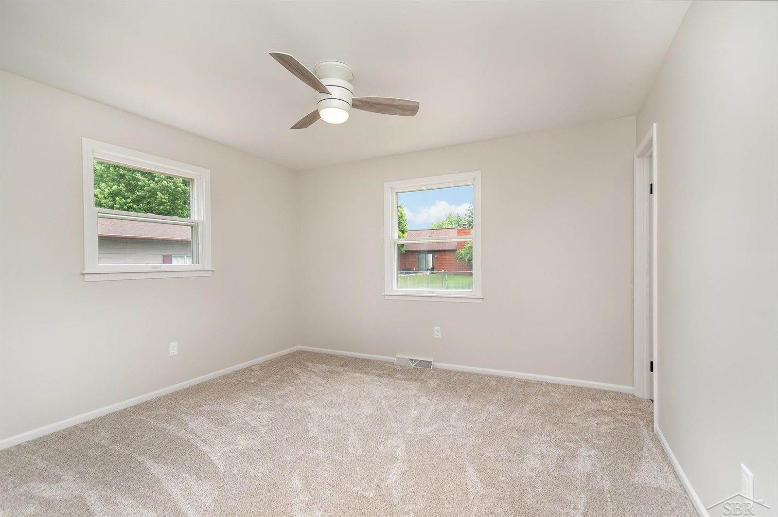 1254 N Frost Drive, Saginaw, MI 48638