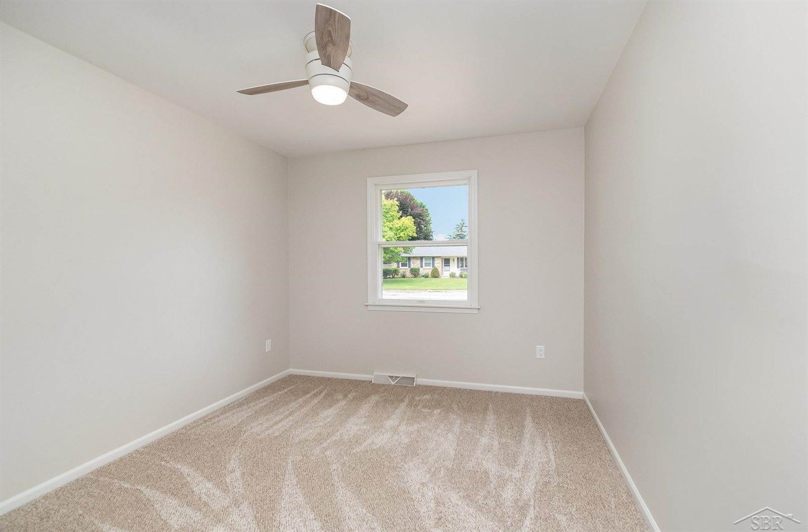 1254 N Frost Drive, Saginaw, MI 48638