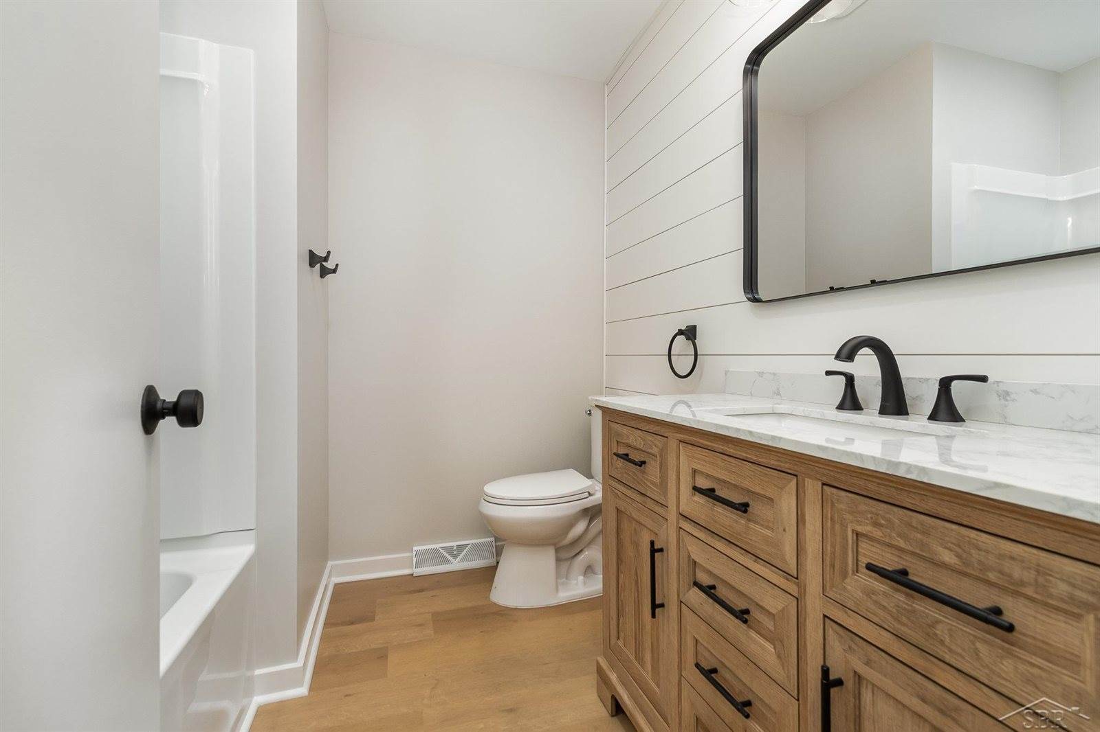 1254 N Frost Drive, Saginaw, MI 48638