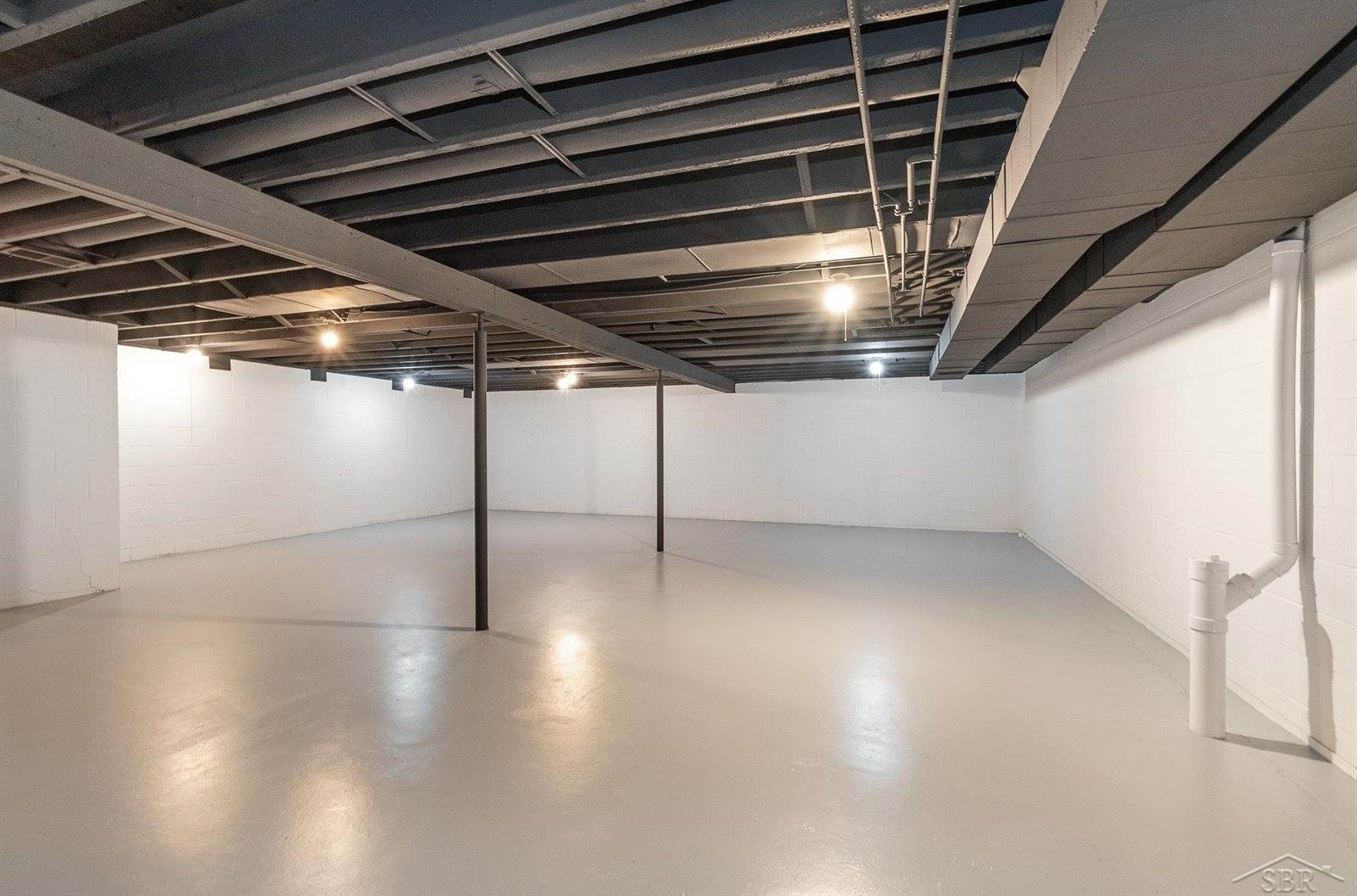 1254 N Frost Drive, Saginaw, MI 48638