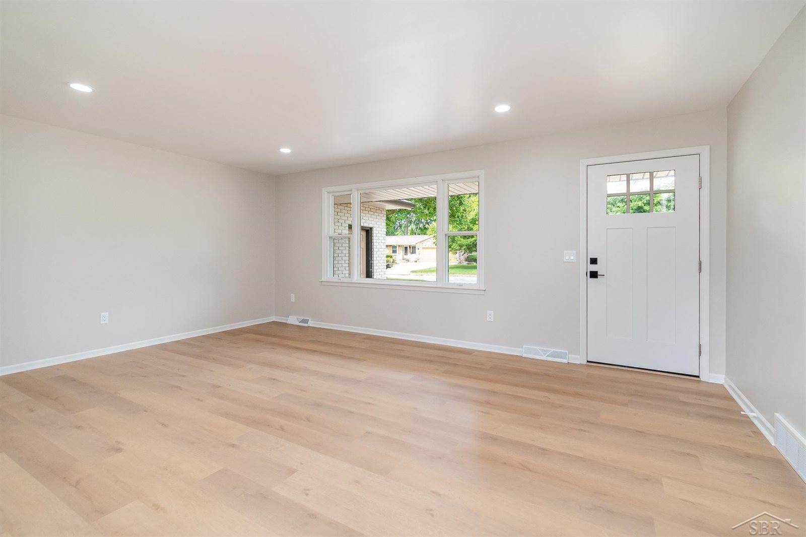 1254 N Frost Drive, Saginaw, MI 48638