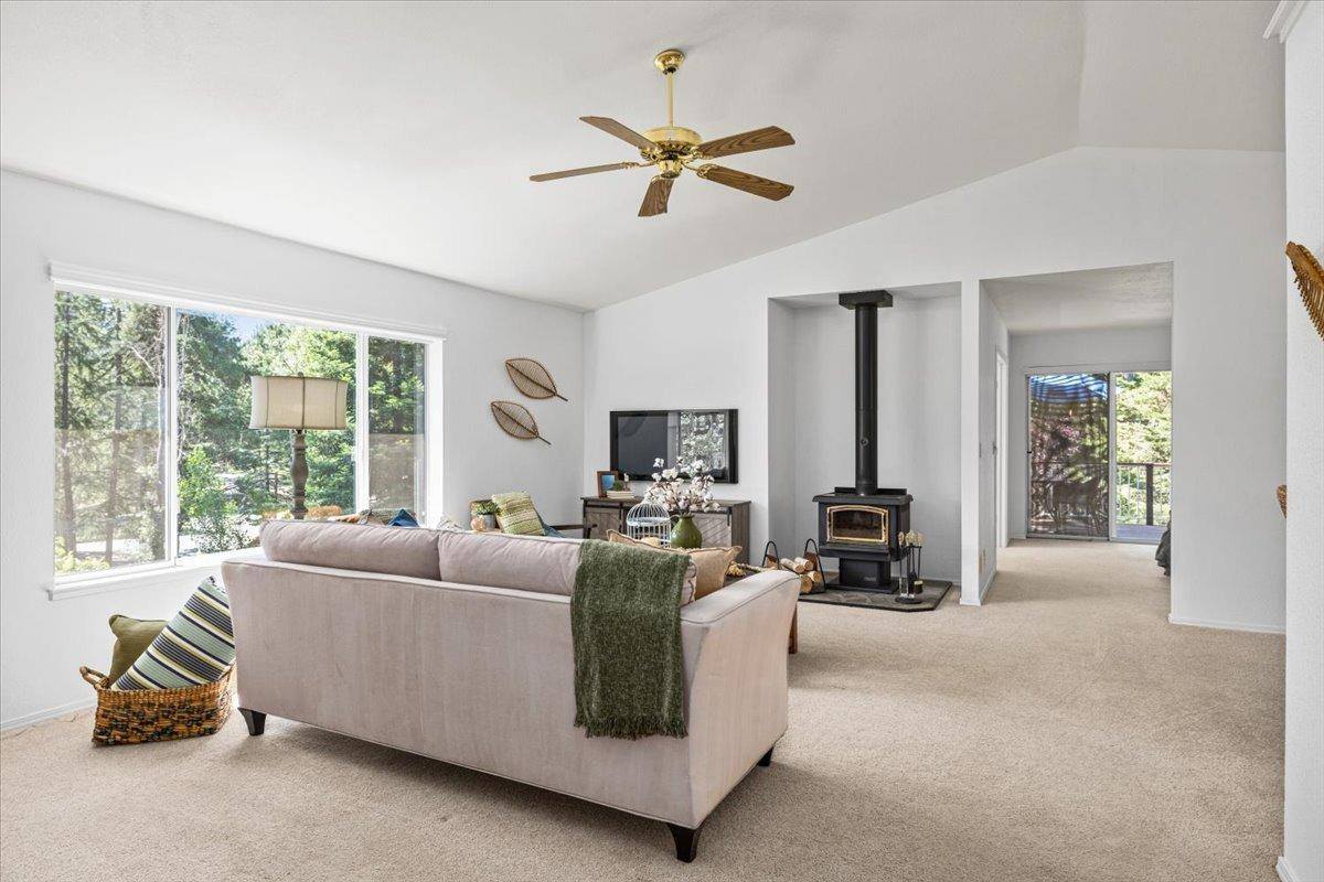 15176 Lorie Drive, Grass Valley, CA 95949