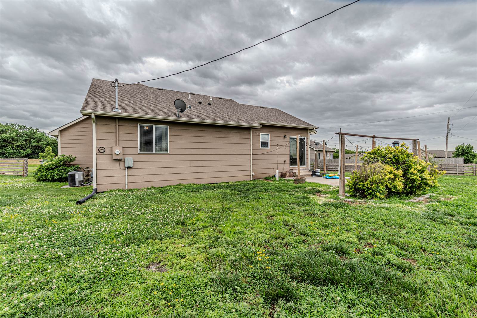 805 Linden Court, Wakefield, KS 67487