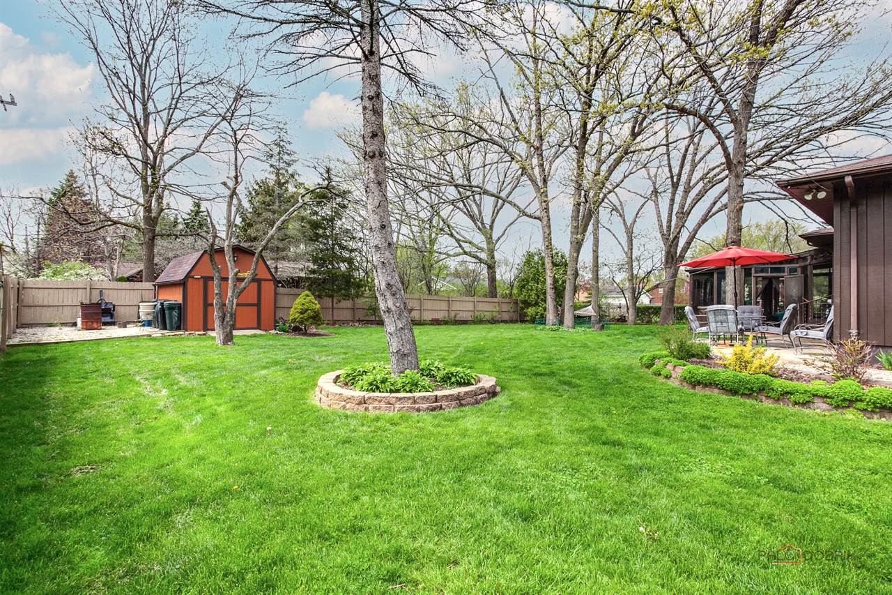 240 Russell Ave, Winthrop Harbor, IL 60096