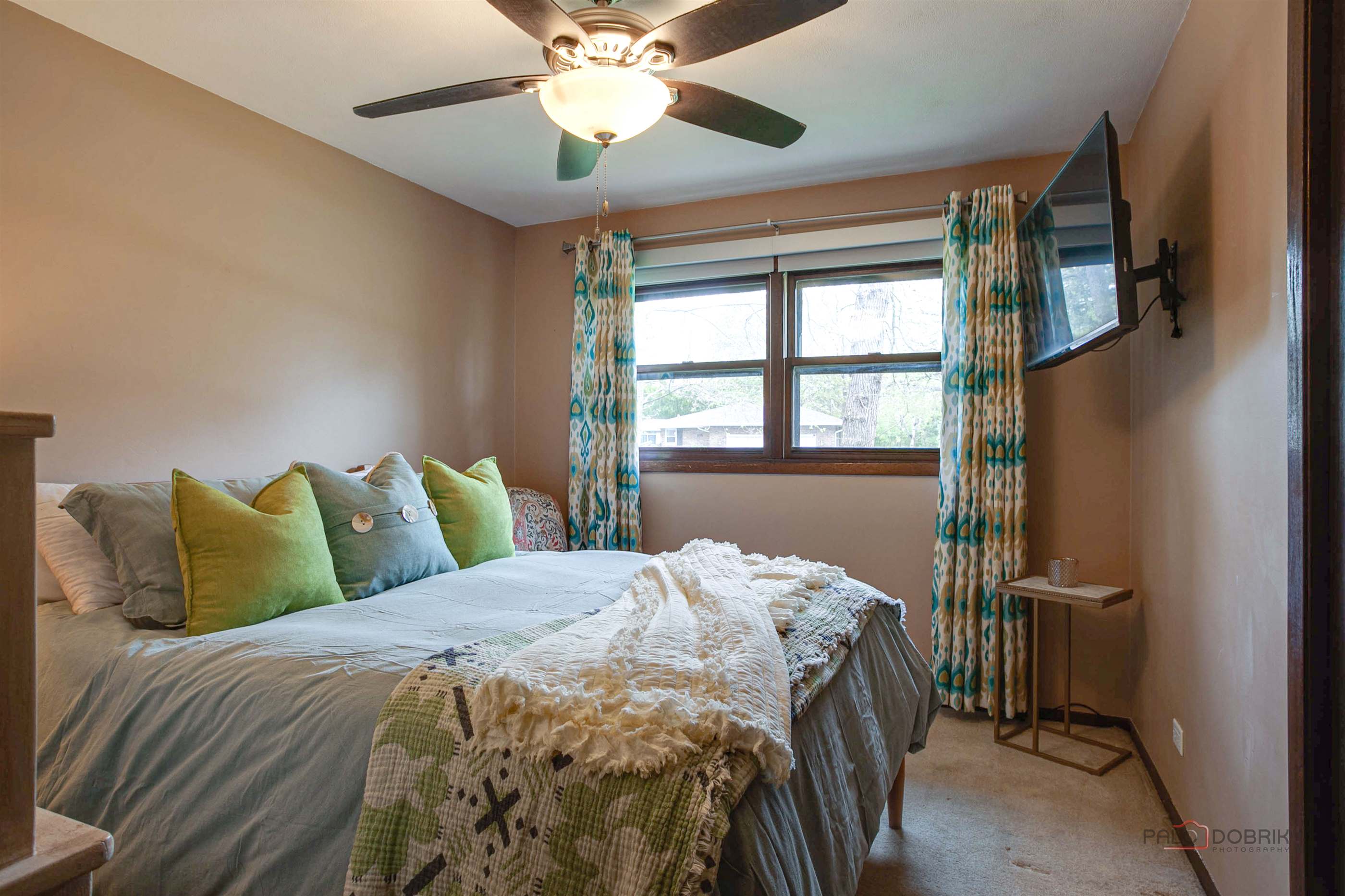 240 Russell Ave, Winthrop Harbor, IL 60096